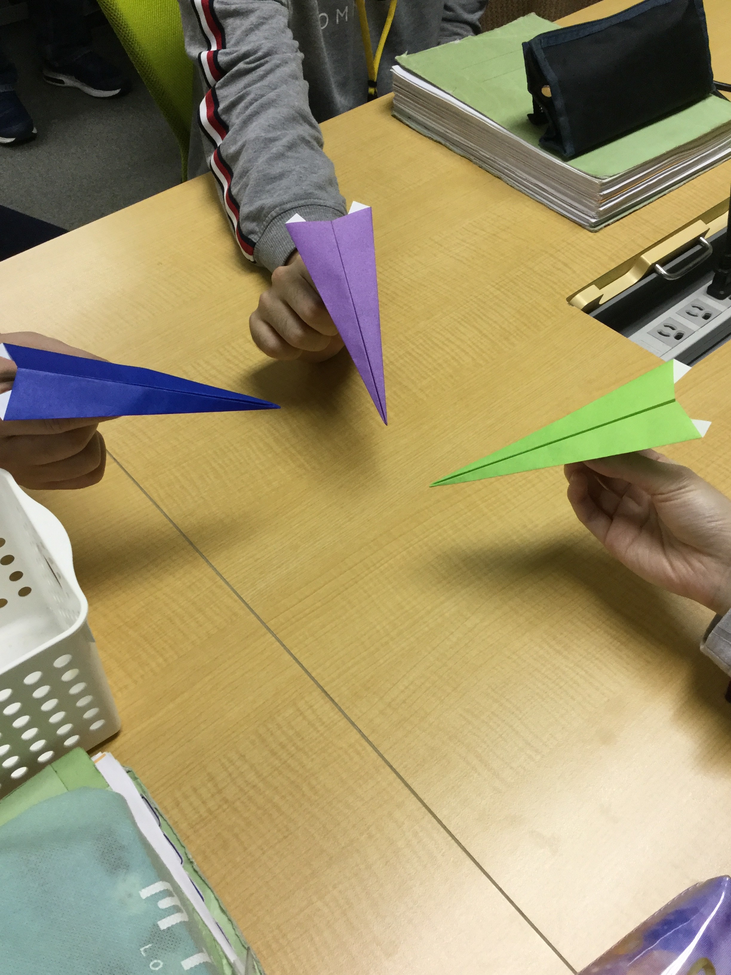 アイスブレイク　紙飛行機