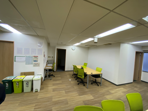 ぶち抜かれる壁（工事後）