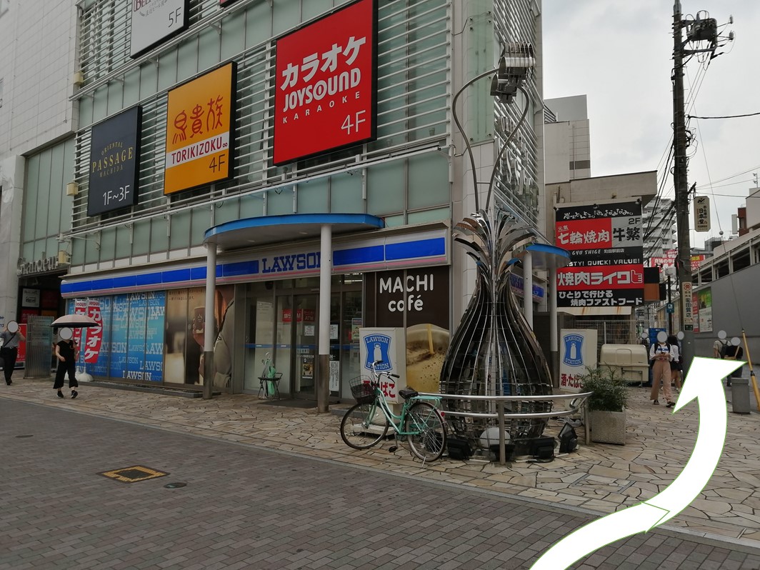 2 北口出た所ローソン前