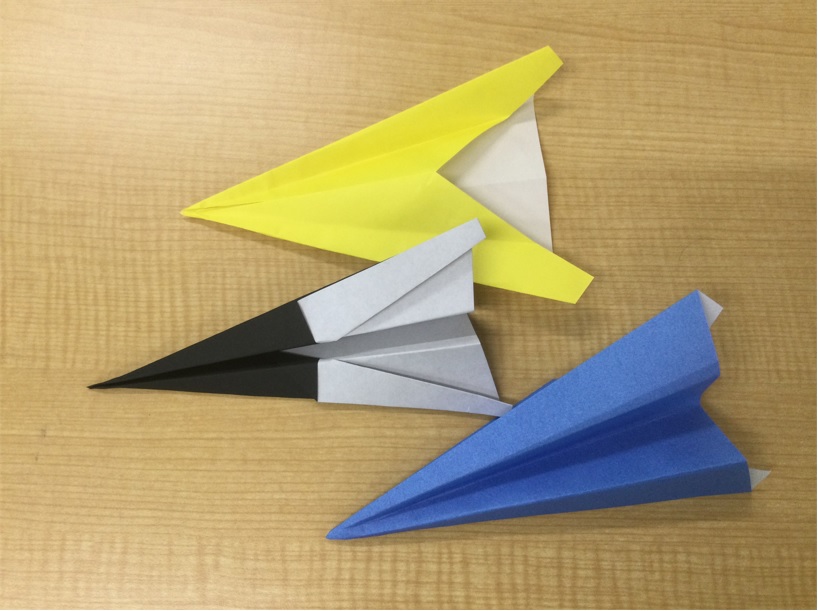 ６＠完成した紙飛行機の写真藤沢第2センター